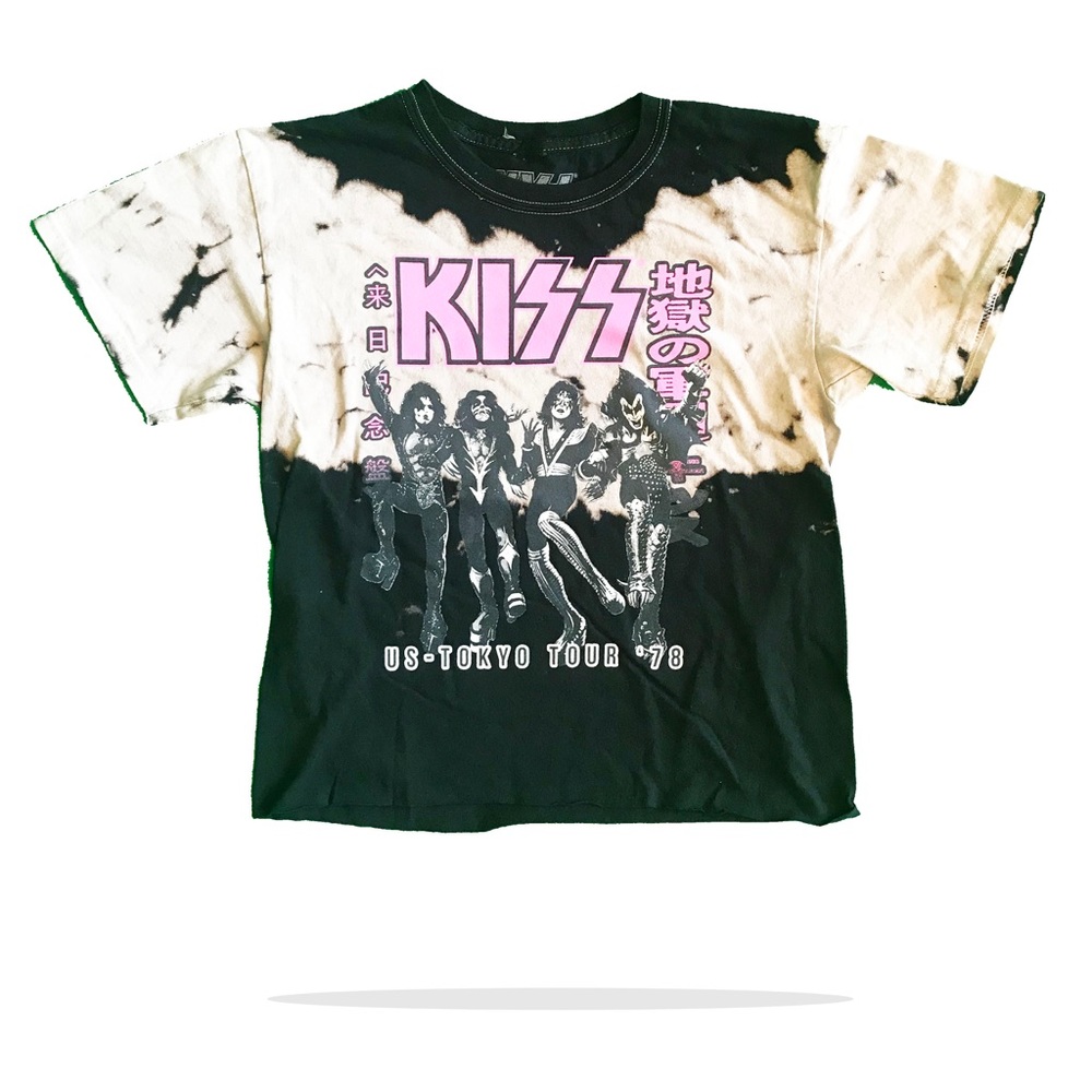 Women’s Kiss crop top tee